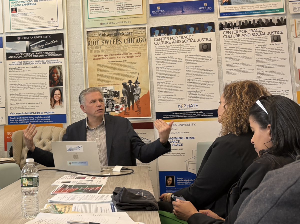 Professor Scott Brinton presents his findings on race, representation and media bias in Nassau County
